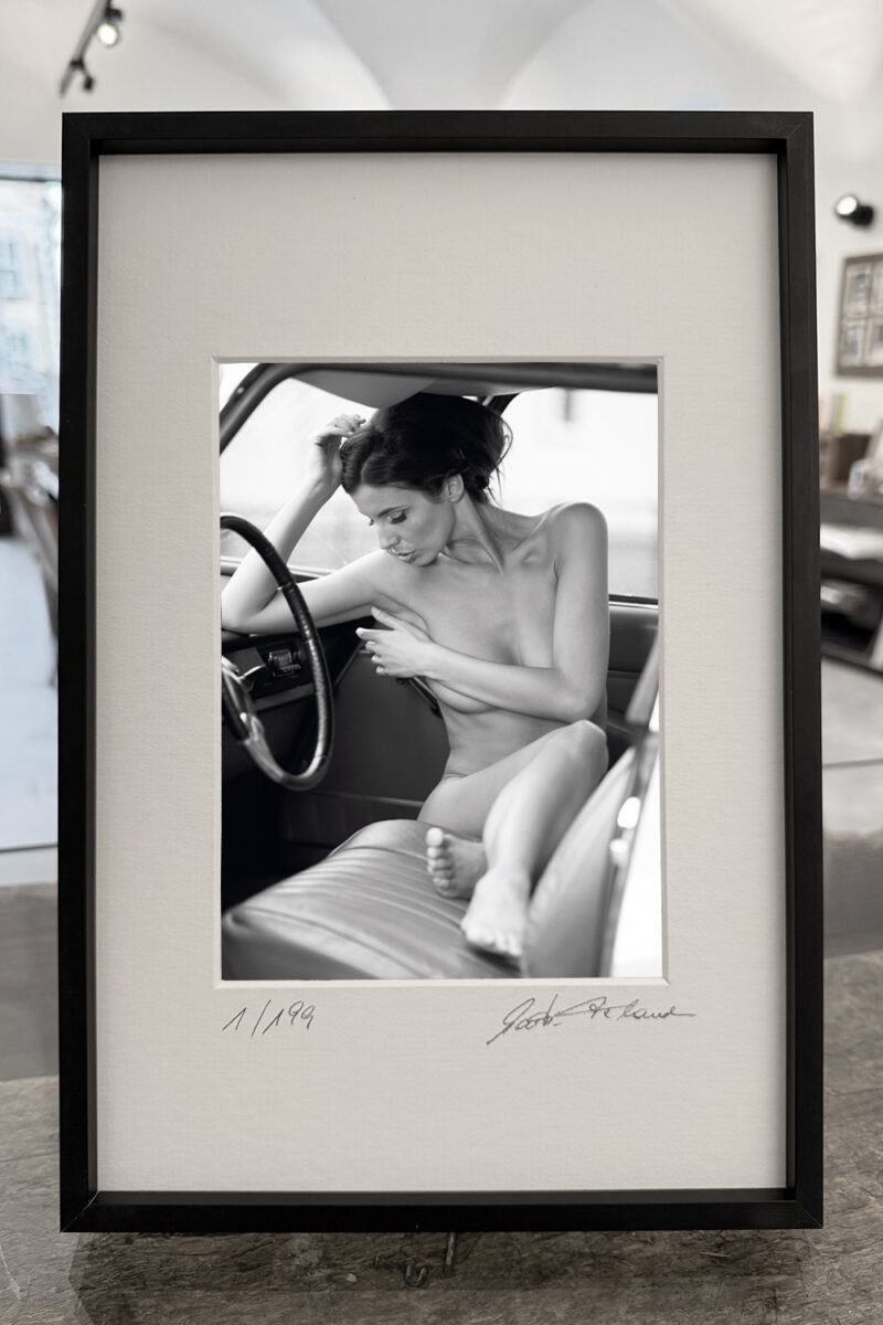 No-Panties-Past-St.-Tropez3