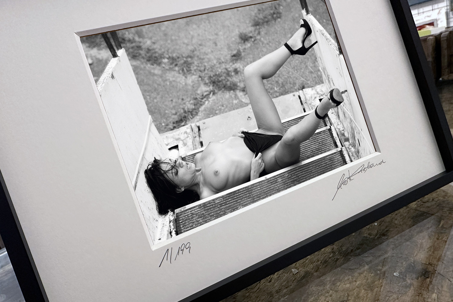 THIS IS NOT THE EMERGENCY EXIT – Bild 4